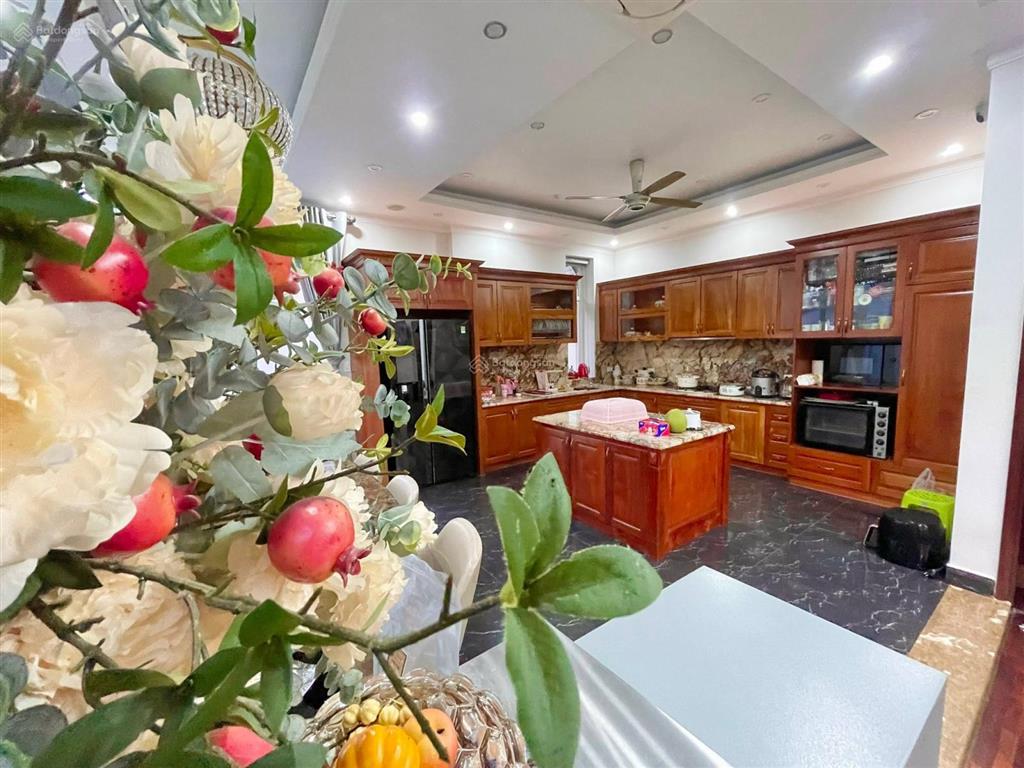 Bán biệt thự đẹp hồ bơi sân vườn khu bên sông phường hiệp bình chánh tp thủ đức