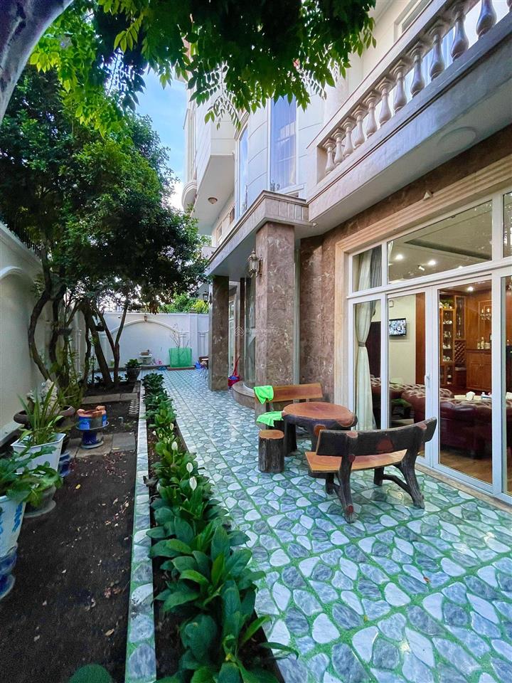 Bán biệt thự đẹp hồ bơi sân vườn khu bên sông phường hiệp bình chánh tp thủ đức