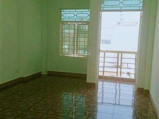 Cần cho thuê phòng căn hộ dịch vụ trên lầu đường đông bắc cạnh phần mềm quang tch q12
