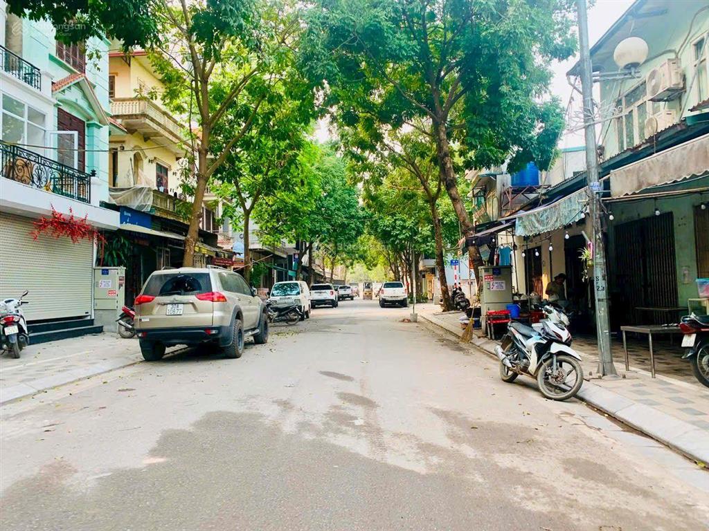 Bán nhà biệt thự sân vườn ngõ 209 phú thượng 150m2 mt 11m ngõ nông gần phố nhỉnh 18 tỷ