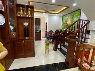 Bán nhà 1 trệt 2 lầu tum, 4pn, 4wc, sân thượng, tặng full nội thất, giá 7,5tỷ.  0389 979 ***
