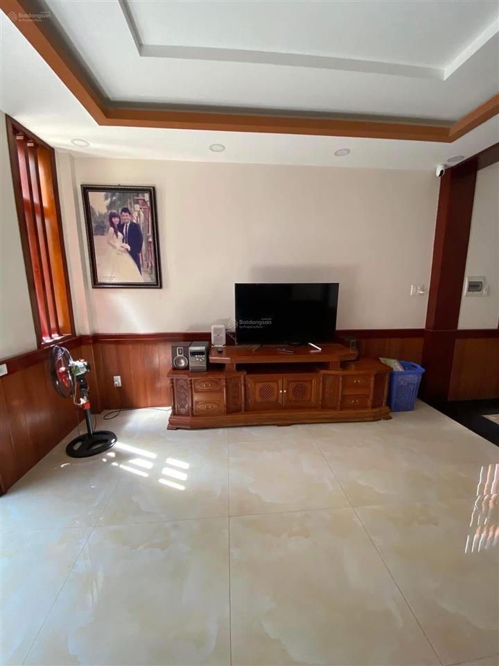 Bán nhà 1 trệt 2 lầu tum, 4pn, 4wc, sân thượng, tặng full nội thất, giá 7,5tỷ.  0389 979 ***