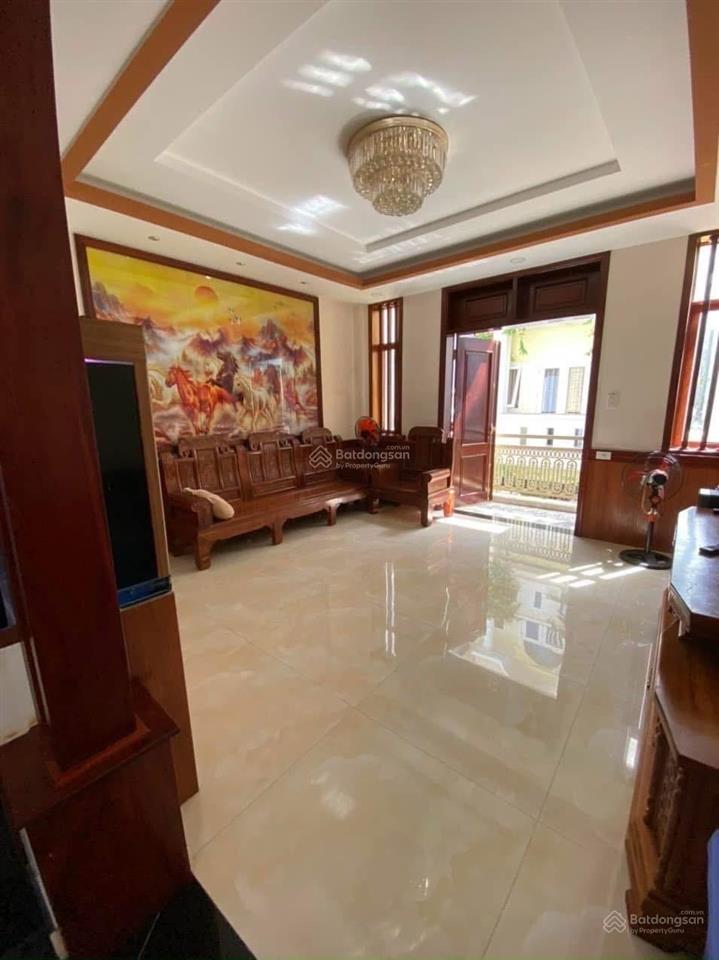Bán nhà 1 trệt 2 lầu tum, 4pn, 4wc, sân thượng, tặng full nội thất, giá 7,5tỷ.  0389 979 ***