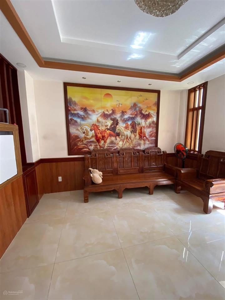 Bán nhà 1 trệt 2 lầu tum, 4pn, 4wc, sân thượng, tặng full nội thất, giá 7,5tỷ.  0389 979 ***