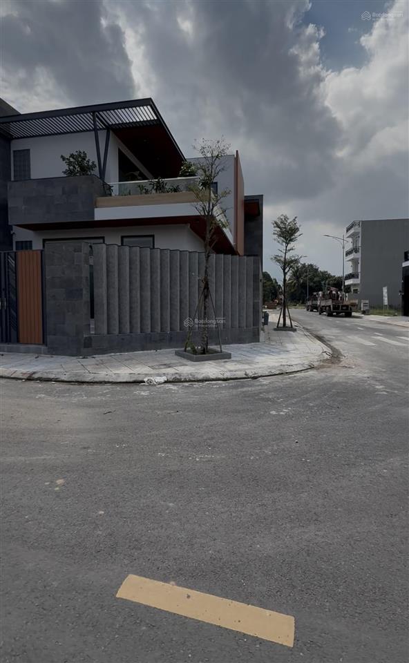 Bán đất ngay đường bờ bao sông sài gòn,dt 1000m2giá bán 28tỷ 0389 979 ***