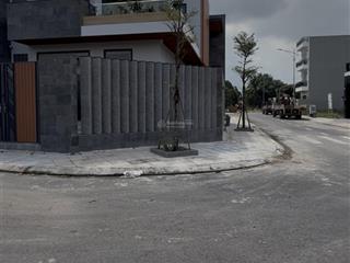 Bán đất ngay đường bờ bao sông sài gòn,dt 1000m2giá bán 28tỷ 0389 979 ***