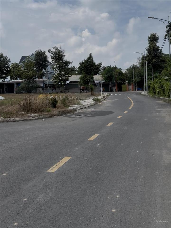 Bán đất ngay đường bờ bao sông sài gòn,dt 1000m2giá bán 28tỷ 0389 979 ***