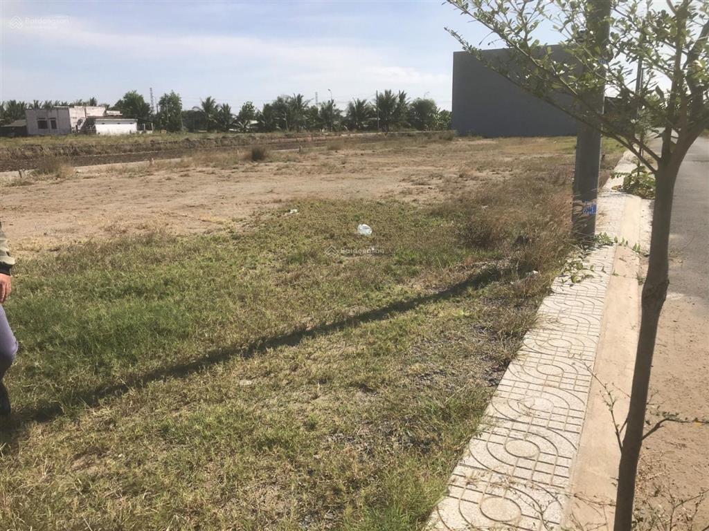 Ccb đất 102.1m2, đường nhựa kênh 29m, cần đước, long an