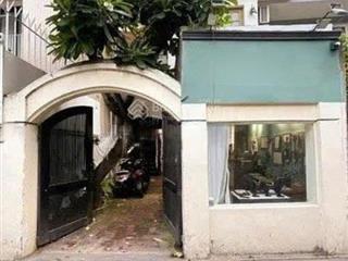 Cần cho thuê nhà sân vườn mặt tiền trần hữu trang, phường 11, phú nhuận. gần nguyễn văn trỗi