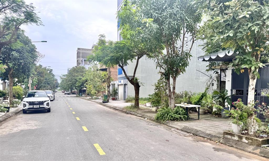 Chuyển nhượng 213m2 đất 2 mt trước sau hồ phi tích  ngay tòa chung cư cao cấp đang xây