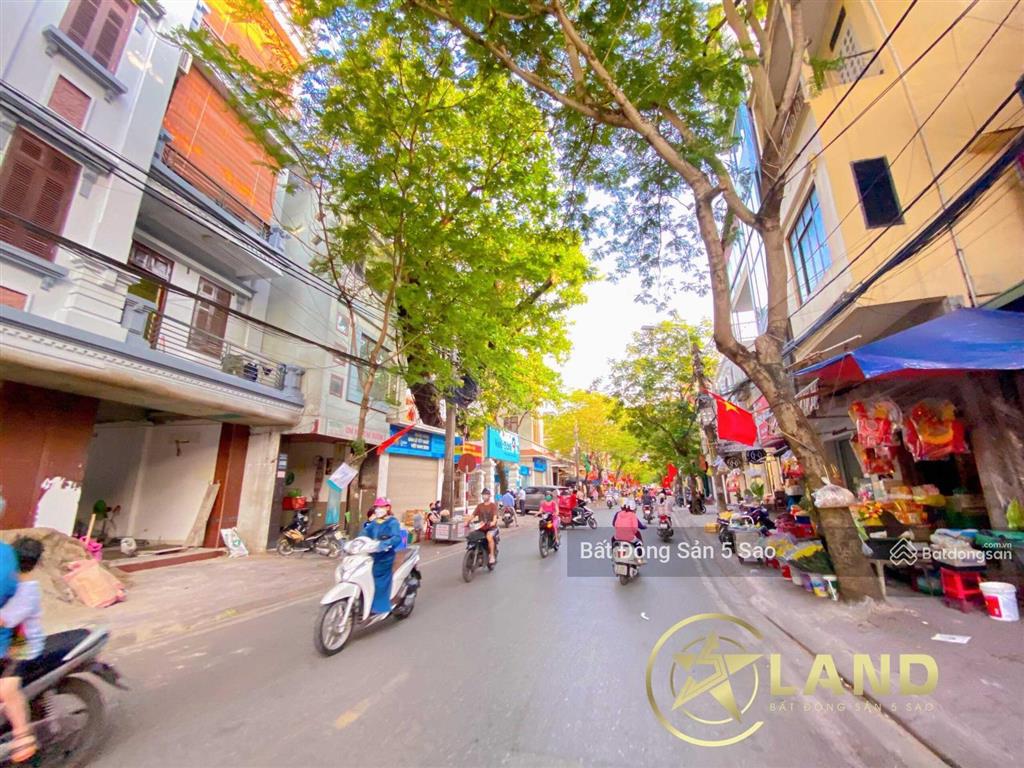 Tìm đầu ra  bán nhà mặt đường hàng kênh  65m2 chỉ có 10 tỷ