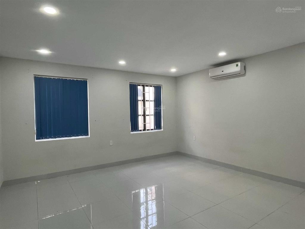 Cho thuê nhà phố ngay cityland hướng tây p10 gò vấp