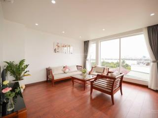 Cho thuê căn 02 ngủ view hồ tây, mới ở vị trí cực kỳ đắc địa ngay mặt hồ tây, 90a xóm chùa
