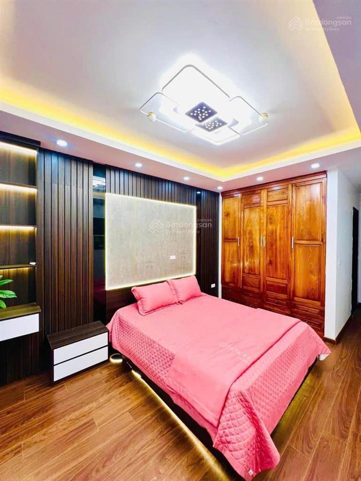 Bố mẹ em cần bán nhà ngõ 77 xuân la sổ đỏ 35m2 5 tầng còn mới giá 8,5 tỷ có giảm ngõ 3 gác đi