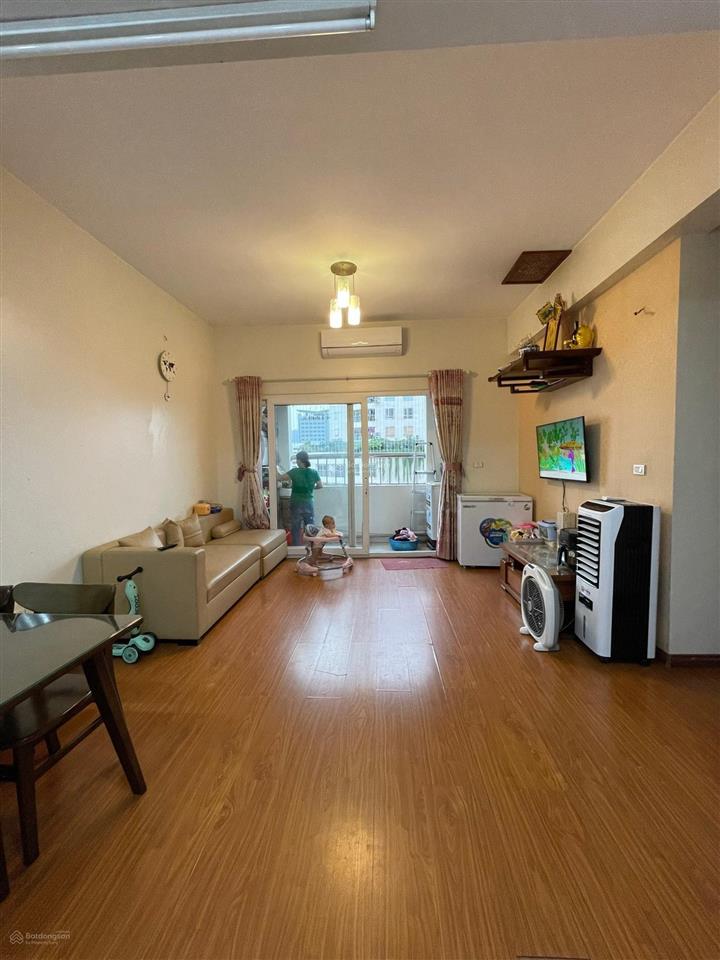 ( chính chủ) bán gấp căn hộ chung cư kđt resco  dt 102m2 3pn  căn góc  giá chỉ hơn 6 tỷ sổ đỏ