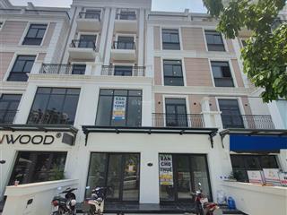 Cho thuê nhà phố 6 tầng, 176m2,(8x22) hoàn thiện tm+ml mt đường nxlp, đối diện vinschools vhgpq9