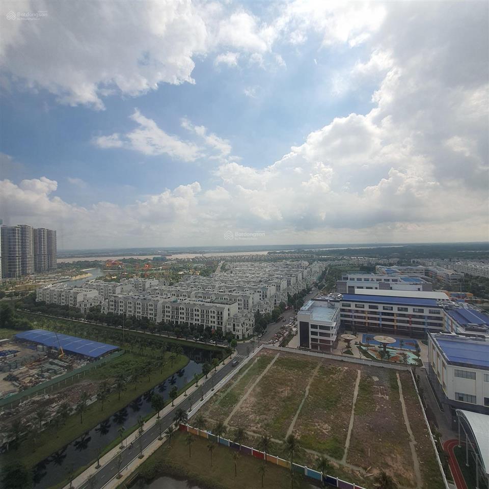 Cho thuê 3pn  tầng cao, view pháo hoa, sông đẹp  giá tốt 12tr/th  masteri grand park