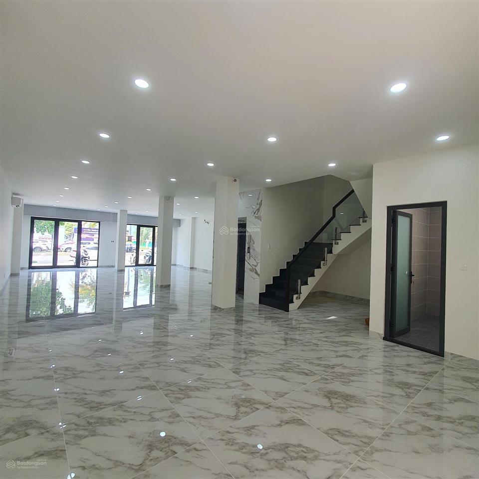 Thuê nhà 6 tầng 176m2 (8x22) hoàn thiện tm + ml  mt đường nxlp đối diện vinschools  vinhomes q9