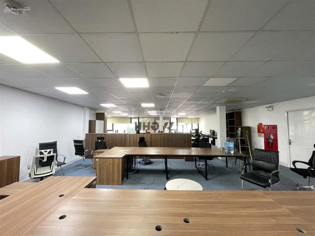 Cho thuê văn phòng 100  150m2 giá siêu rẻ, chỉ 200k/m2/tháng đường võ chí công, hoàng quốc việt