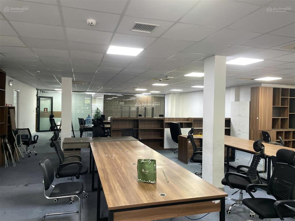 Cho thuê văn phòng 100  150m2 giá siêu rẻ, chỉ 200k/m2/tháng đường võ chí công, hoàng quốc việt