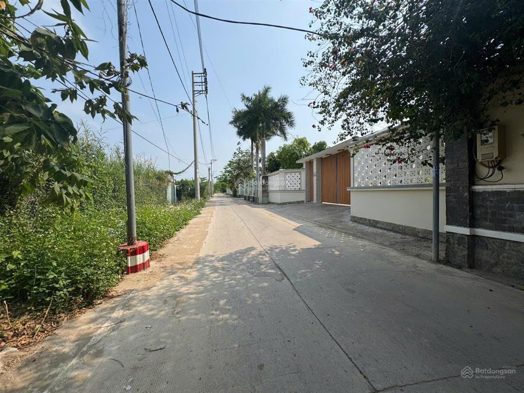 Đất đường xương cá 1 (ngô quang thắm đi vào) gần trường quốc tế mỹ ais.