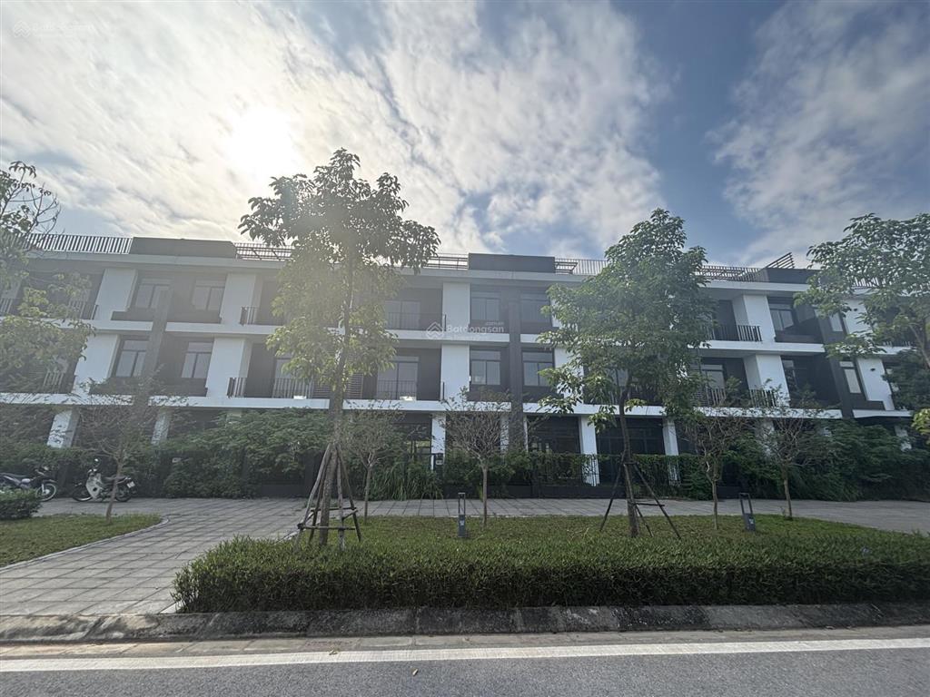 Bán shophouse 200m2 giá nhỉnh 36 tỷ nhà hai mặt đường giá tốt nhất thị trường tại hà đô charm