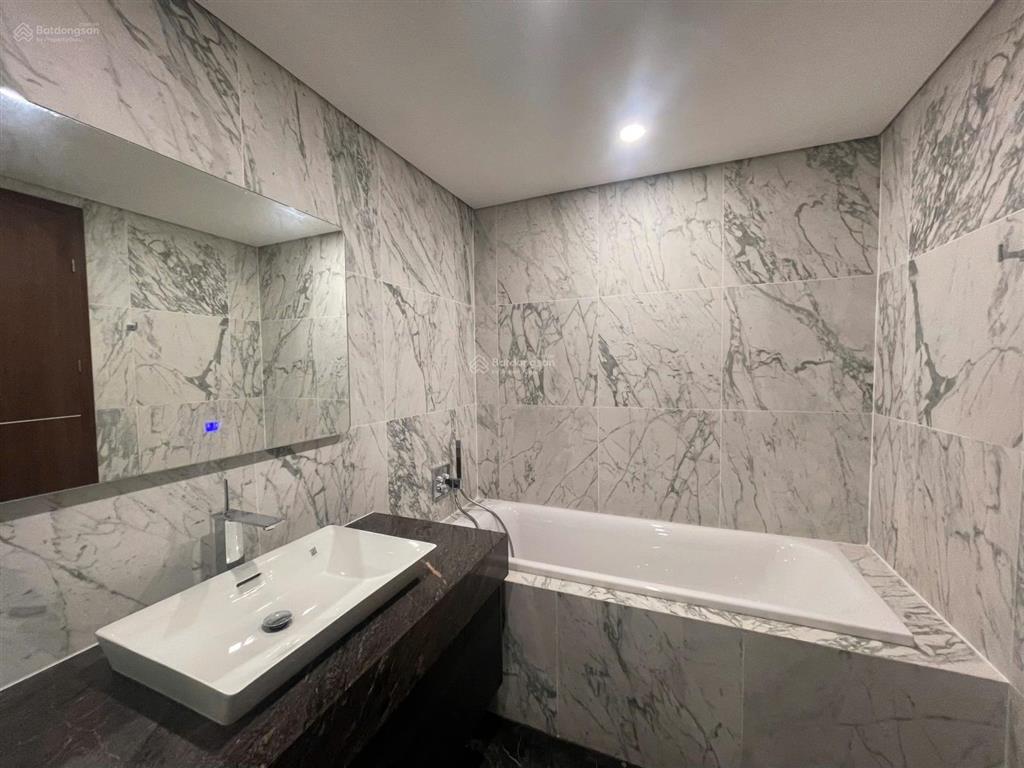 Cần bán căn 3 ngủ tầng cao view lotte hồ tây và công viên ciputra bao giá tốt nhất thị trường