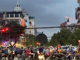 Bán gấp mặt phố trần nguyên hãn mặt tiền rộng hơn 4m