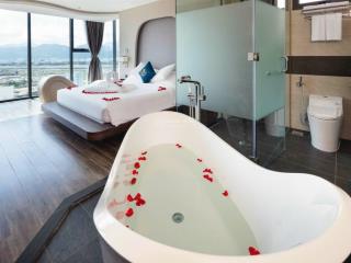 Bán khách sạn nha trang mặt tiền biệt thự (19 tầng nổi và 1 hầm, 45 phòng). đầy đủ giấy tờ về pccc.
