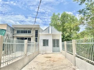 Giá chỉ 1.35 tỷ  duy nhất nhà cấp 4 dt 119m2  mt đường 5m trần văn thôi, cần giuộc