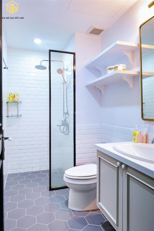 Cho thuê the gold view q4 với căn giá 2pn2wc 19tr