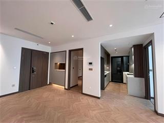 Hiếm bán căn hộ 4pn tại 101 láng hạ đống đa, view hồ thành công, tầng trung đẹp, nt cơ bản sổ đỏ cc