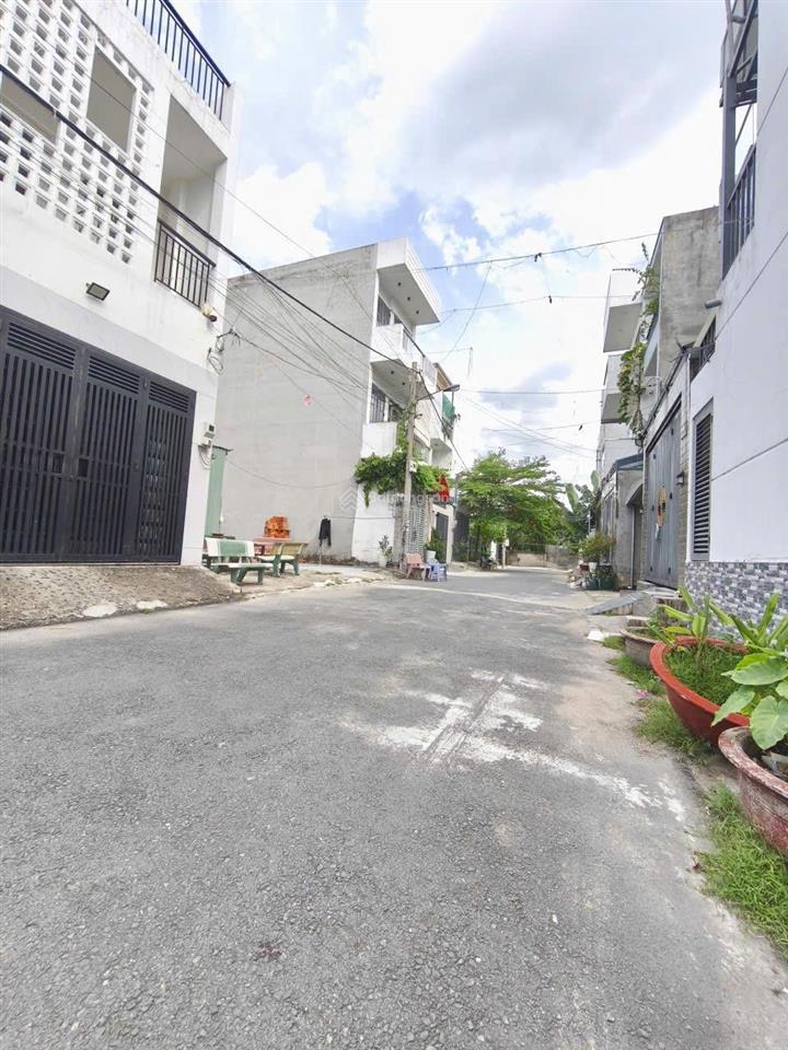 Chủ gửi bán lô đất 61m2 (4,1x15m) đường oto rộng 8m ngay ql13 gần cầu vượt bình phước giá 4,9tỷ