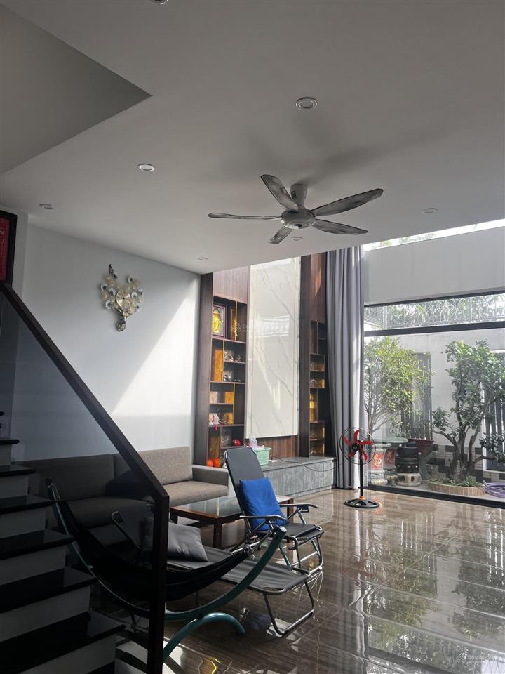 Bán biệt thự dt 206m2, trệt + lửng + 2 lầu, đường 30m, kdc an sương có sân vườn rộng thoáng