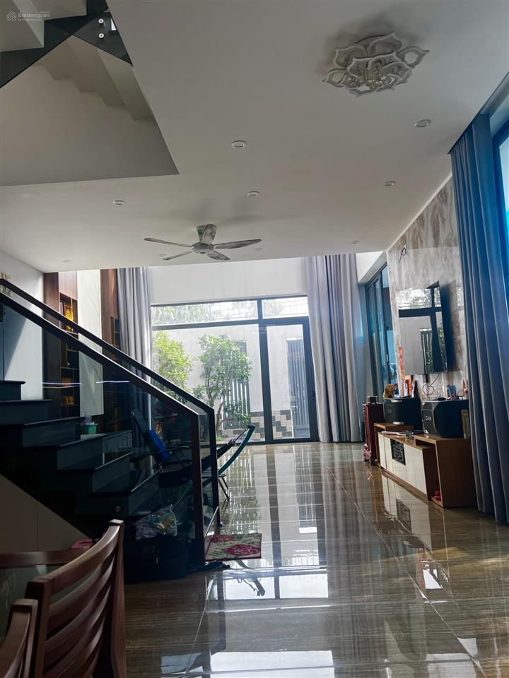 Bán biệt thự dt 206m2, trệt + lửng + 2 lầu, đường 30m, kdc an sương có sân vườn rộng thoáng