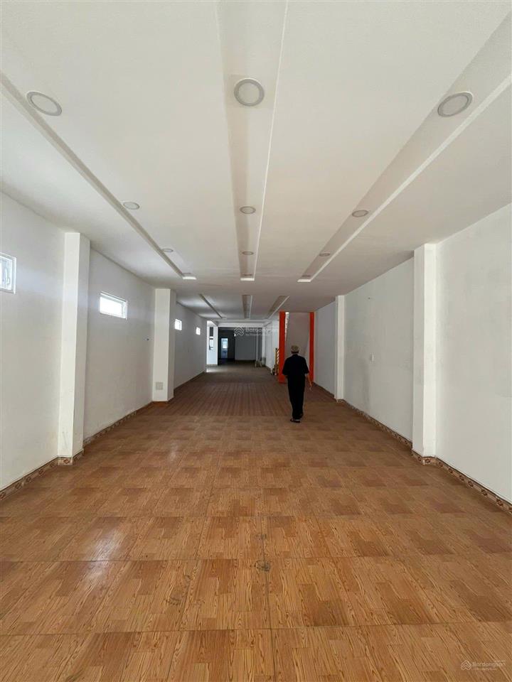 Số 1074, ql 50, phong phú, h bình chánh. dtxd 250 m2, dt sàn 700 m2, 1 trệt + 3 lầu + tầng hầm