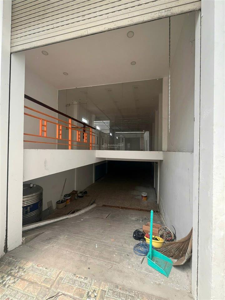 Số 1074, ql 50, phong phú, h bình chánh. dtxd 250 m2, dt sàn 700 m2, 1 trệt + 3 lầu + tầng hầm
