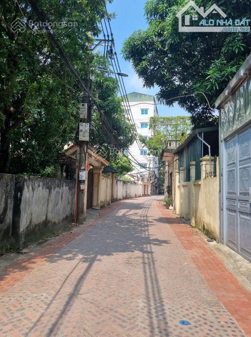 Bán nhà mặt ngõ đông ngạc. gara ô tô thang máy full đồ. siêu thoáng 3 giếng trời. 66m2 x 5 tầng