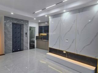 Ngoại giao đoàn, xuân la tây hồ, dt 35m2, 5 tầng mới thang máy, sát bãi xe ô tô. giá 9.2 tỷ sđcc