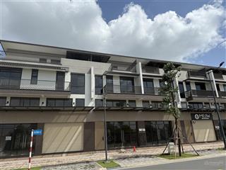 Chủ cần tiền bán gấp shophouse đối diện căn hộ giá 5.6tỷ,  0933 068 *** em đạt