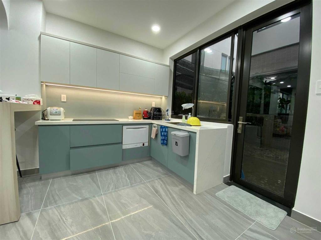 Cần tiền bán gấp nhà phố vườn full nội thất cao cấp. giá tốt nhất thị trường 4.6 tỷ,  0933 068 ***