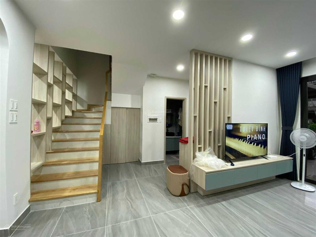 Cần tiền bán gấp nhà phố vườn full nội thất cao cấp. giá tốt nhất thị trường 4.6 tỷ,  0933 068 ***