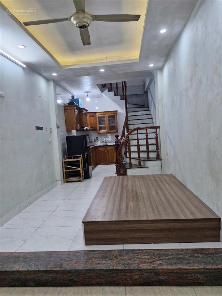 Cho thuê nhà riêng 40m2, 4 tầng, giá 10tr/th gần khu đường phạm văn đồng