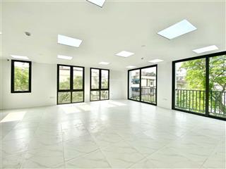 Hoàng quốc việt, vp 50m2 lô góc nhiều cửa sổ thoáng, làm ăn cực lộc lá, giá 12 triệu/tháng