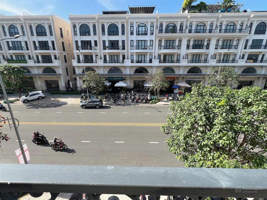 Nguyên căn trục chính đinh thị thi, đường 30m, dt 7x21m 1trệt 4lầu, có thang máy, máy lạnh giá 60tr