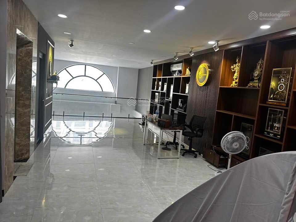 Nguyên căn trục chính đinh thị thi, đường 30m, dt 7x21m 1trệt 4lầu, có thang máy, máy lạnh giá 60tr