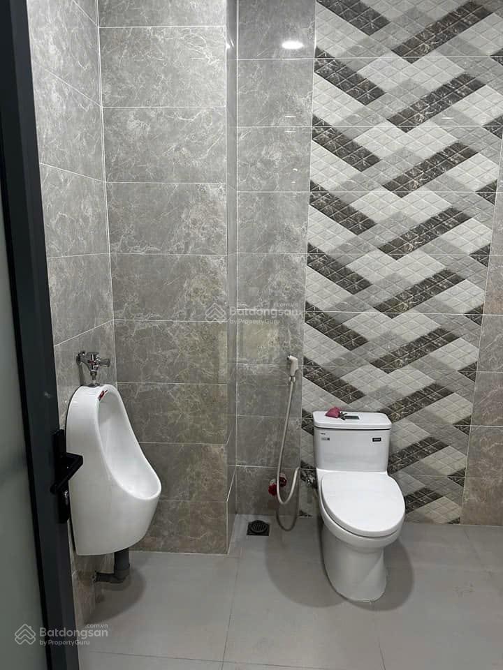 Nguyên căn trục chính đinh thị thi, đường 30m, dt 7x21m 1trệt 4lầu, có thang máy, máy lạnh giá 60tr