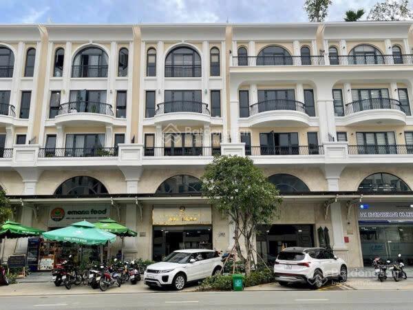 Nguyên căn trục chính đinh thị thi, đường 30m, dt 7x21m 1trệt 4lầu, có thang máy, máy lạnh giá 60tr