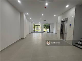 Toà văn phòng (trệt + lầu) 7x20m(200m2), đối diện công viên, thang máy, hầm xe free, làm việc 24/24