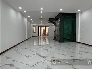 Tầng trệt siêu đẹp 6x20m đối diện công viên hồ bơi có hầm xe, thang máy, lối đi riêng, giá chỉ 13tr